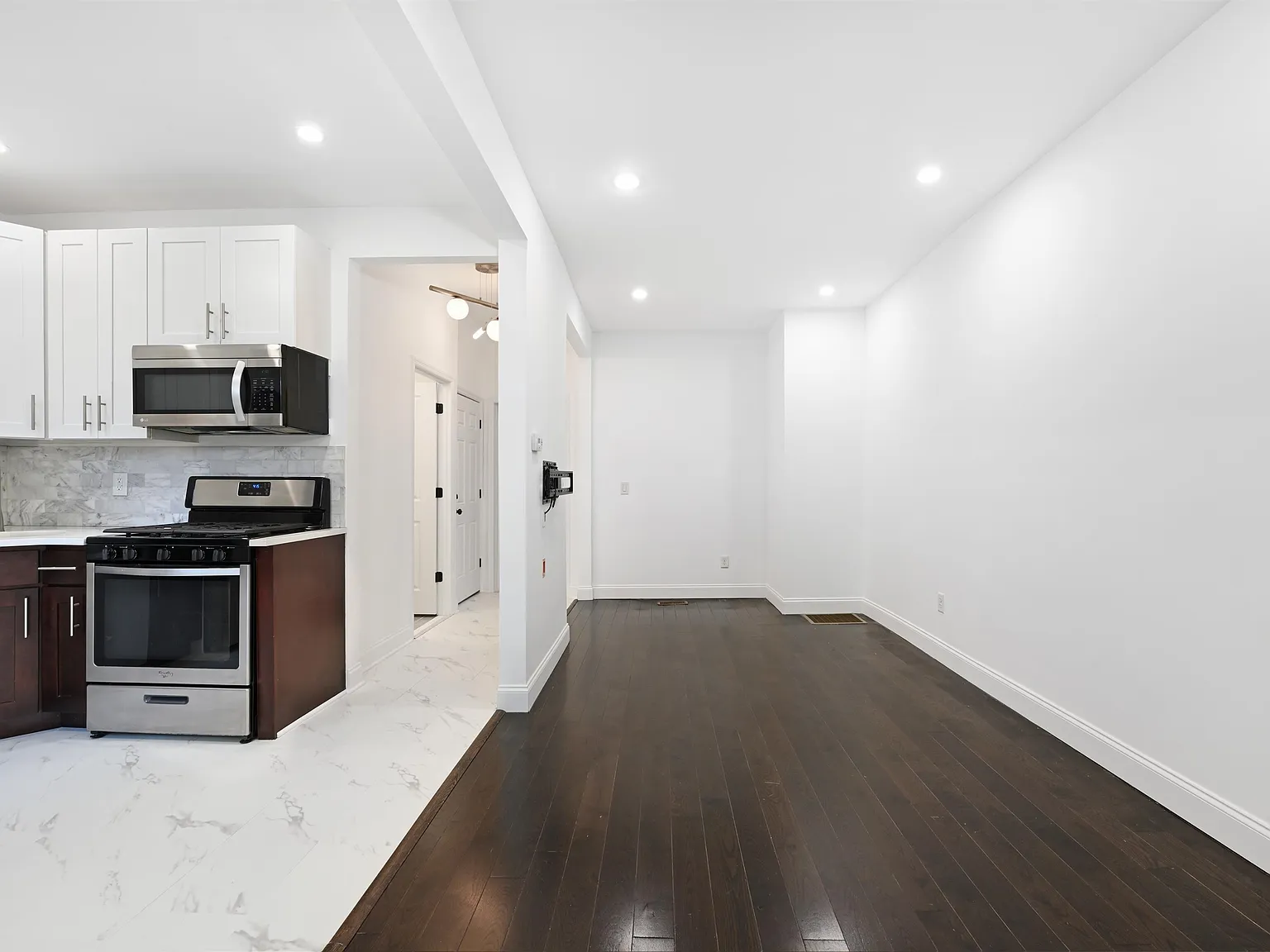 2 bed, 1.0 bath, 750 sqft, $2,350 — Photo 4