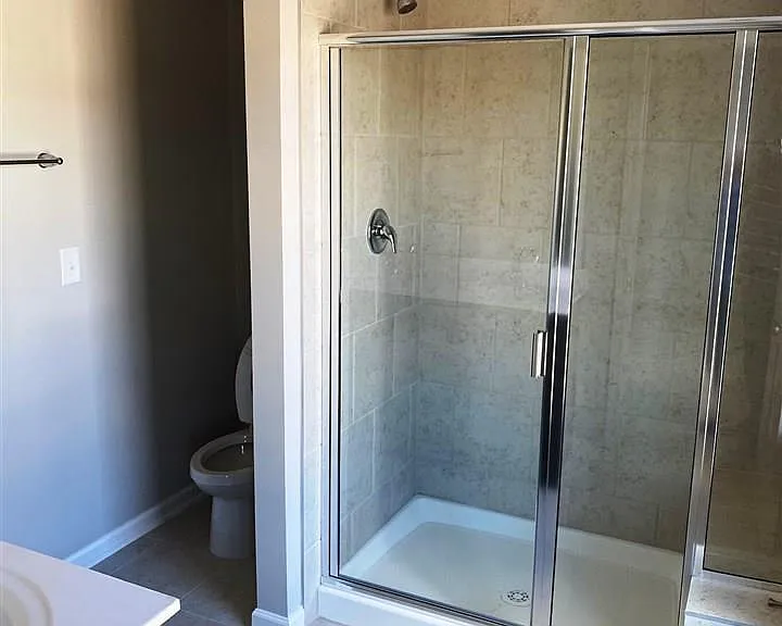 1015 Larabee Ln — Photo 15