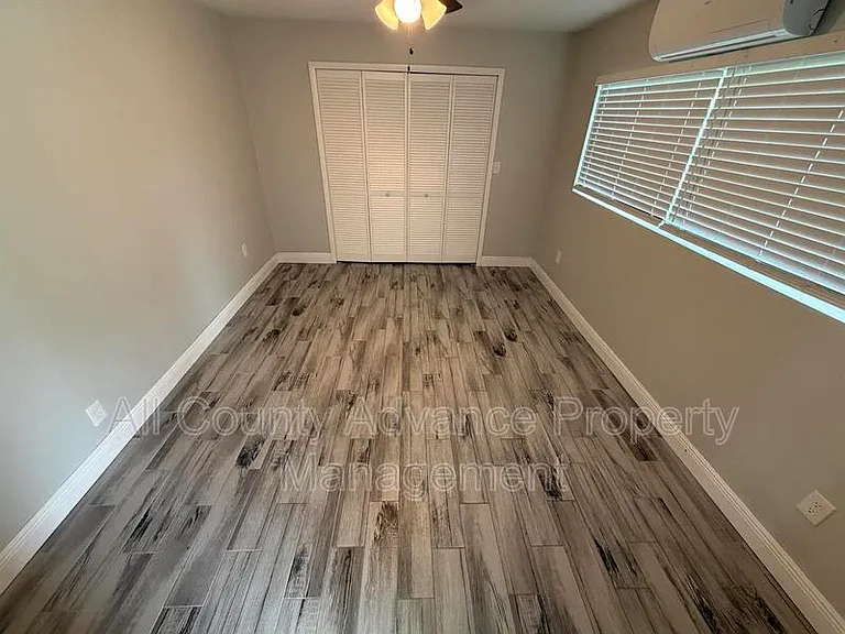 2320 Surrey Ln — Photo 5