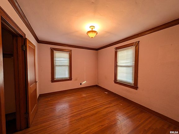 5th image of 117 N Mosiman Ave