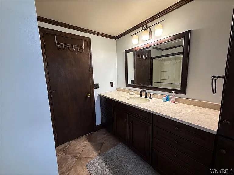 783 N French Rd — Photo 16