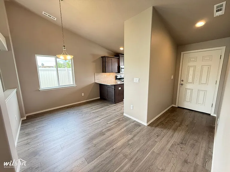 6114 Crown Crest Ave — Photo 2