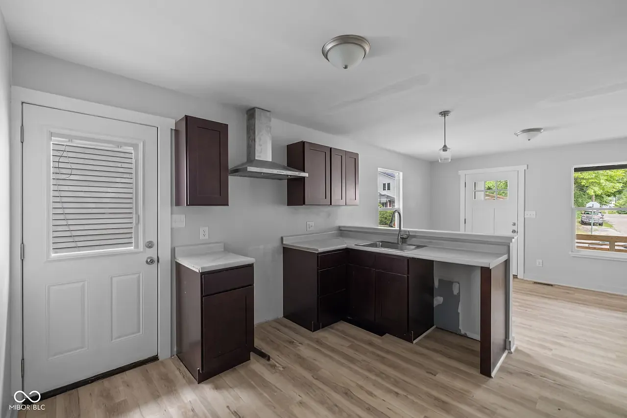2 bed, 930 sqft, $1,650 — Photo 3
