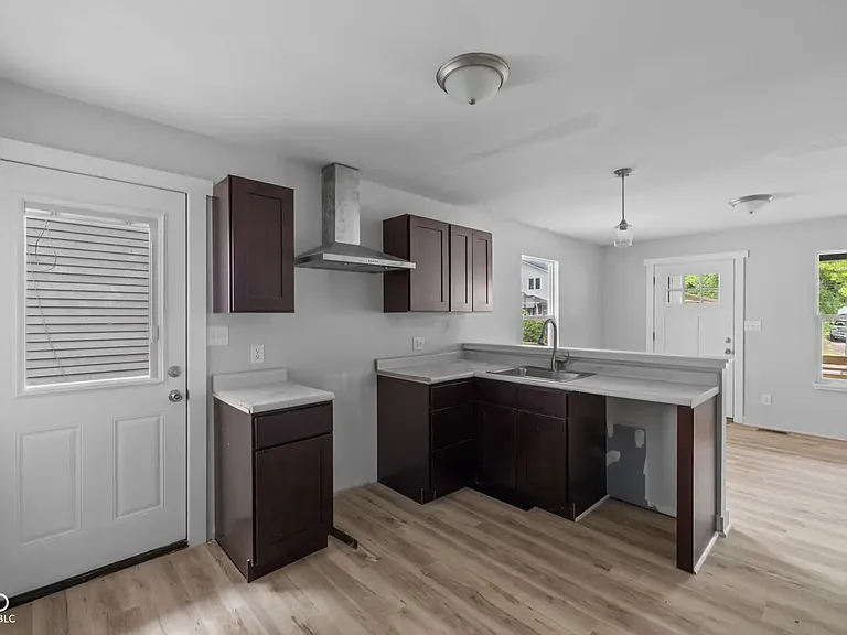 4074 Boulevard Pl #2 — Photo 3