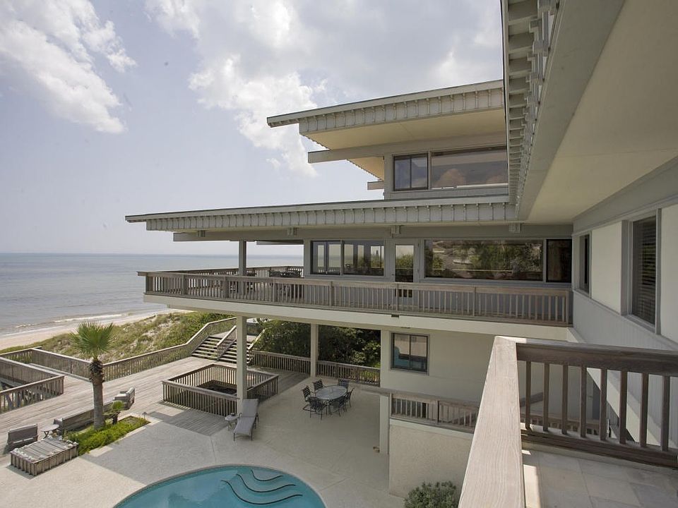 Amazing Oceanfront Estate (2)