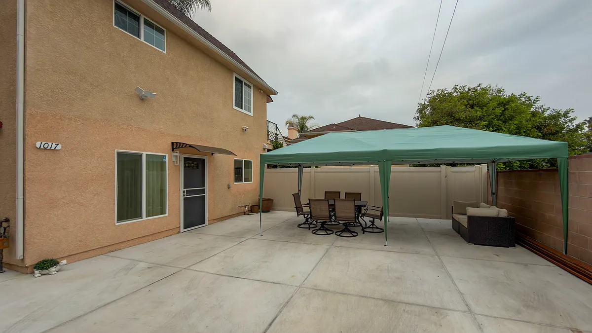 Building Photo - 1017 E Verdugo Ave