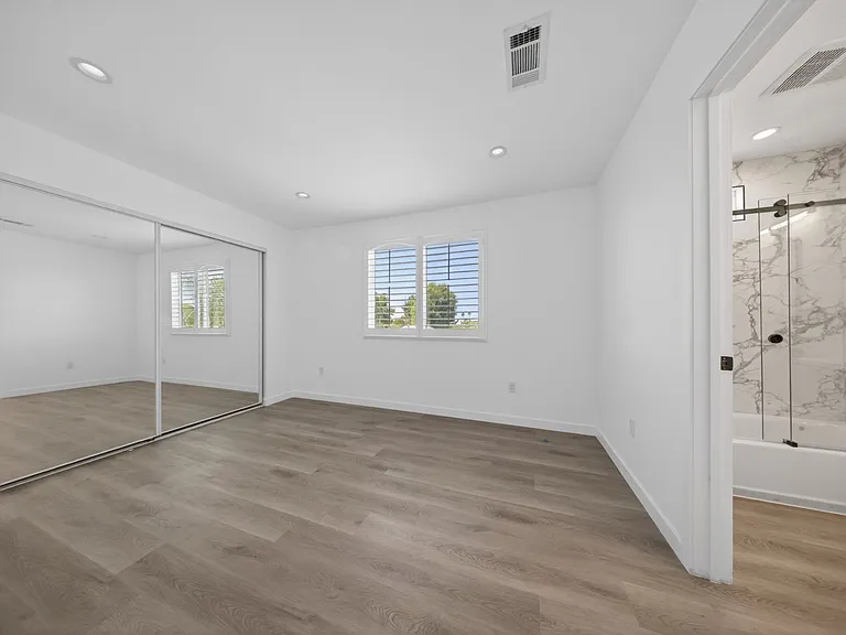 14827 Dearborn St — Photo 25