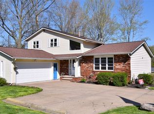9509 Catalpa Cir, Mentor, OH 44060