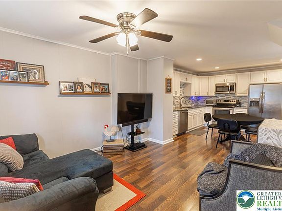 3rd image of 134 Avenue A