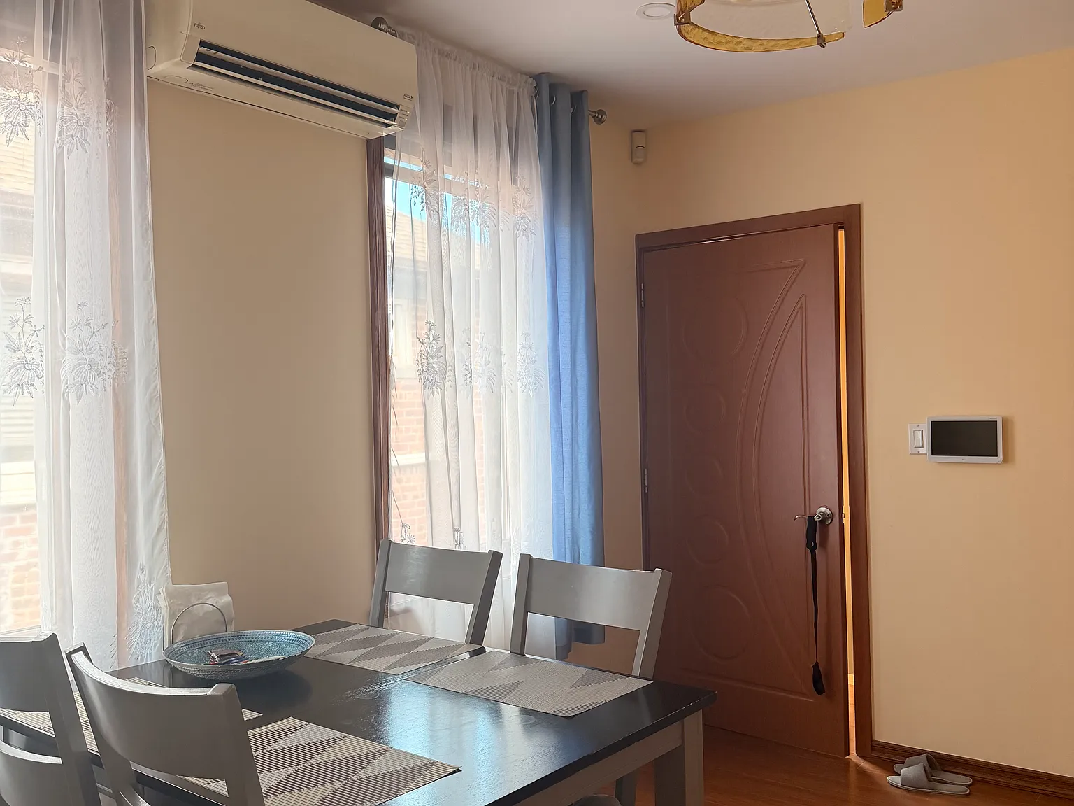 3 bed, 1300 sqft, $3,800 — Photo 3