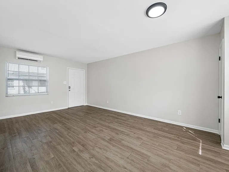211 Danube — Photo 43