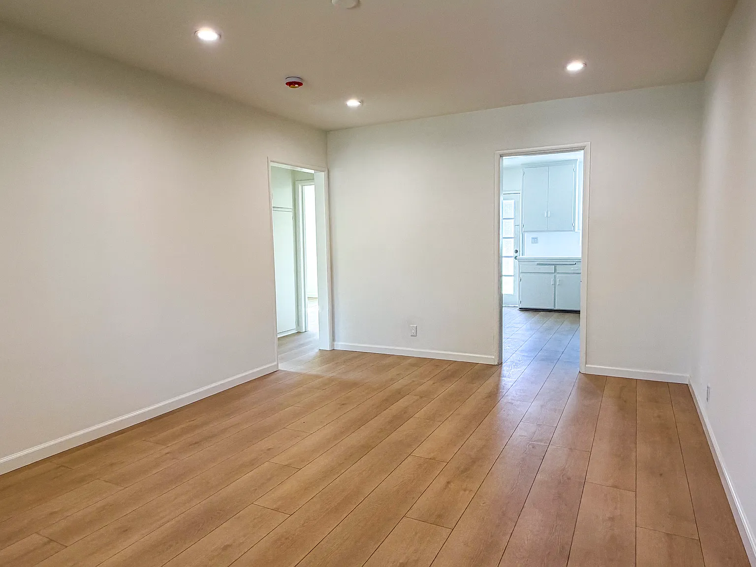 487 E Providencia Ave — Photo 4