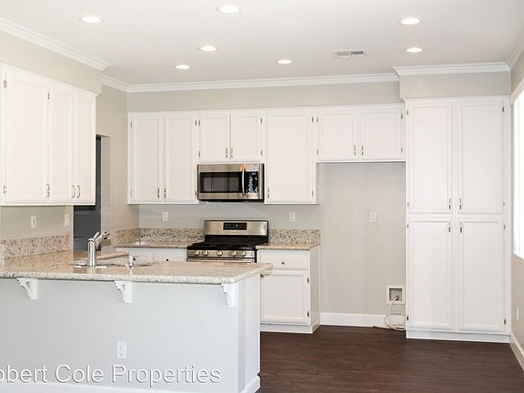 5th image of 41166 Lorient Ct