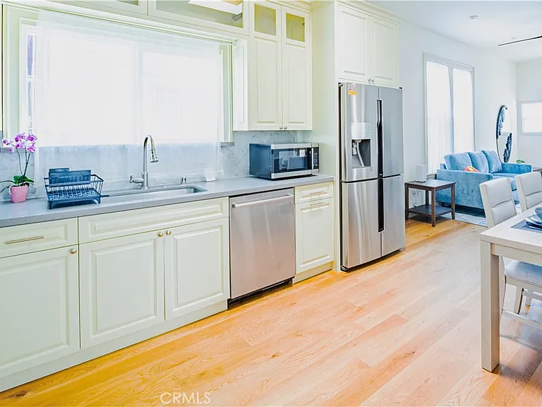 1275 W 23rd St — Photo 13