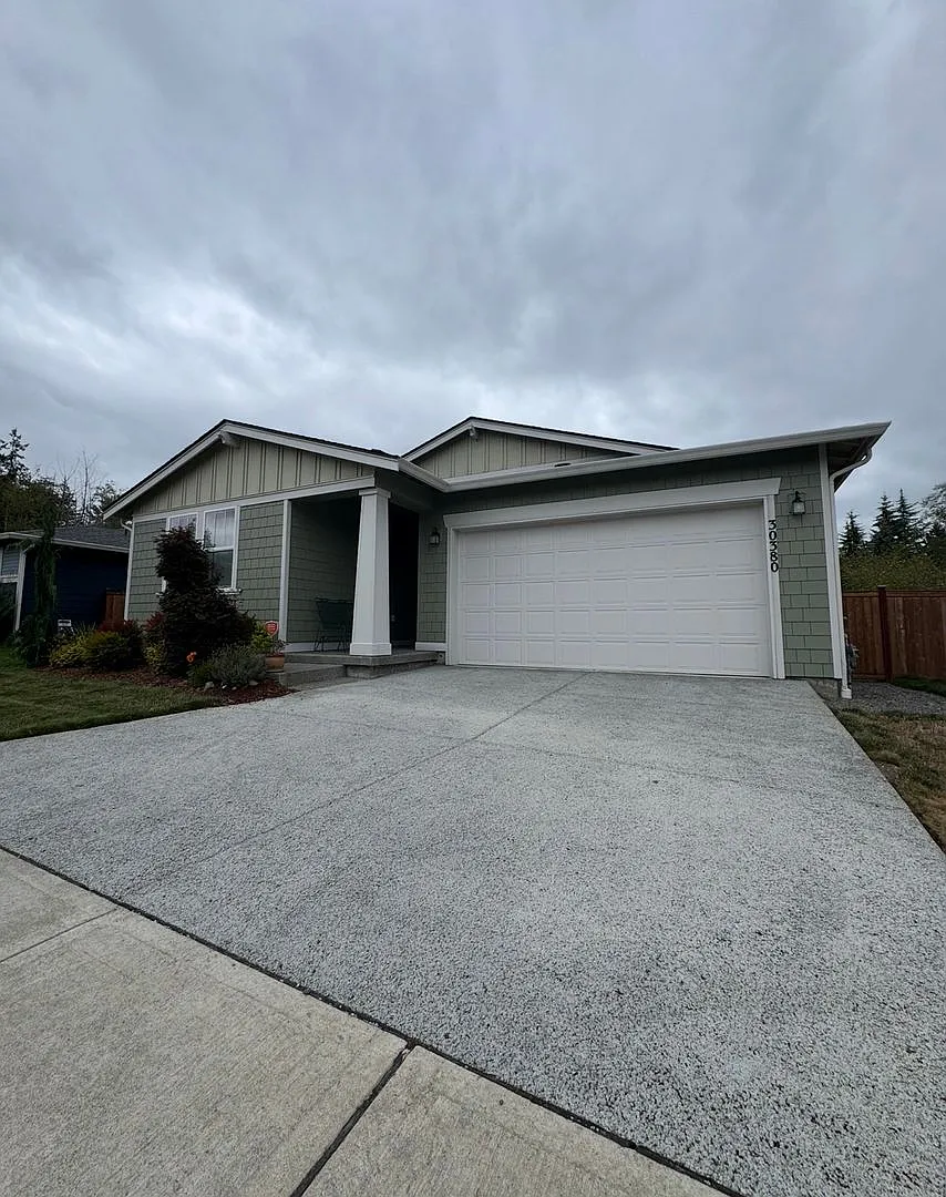 3 Bedroom Home in Auburn, Newer Build — Photo 2