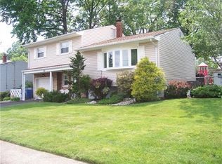 11 Thelma Ct, Colonia, NJ 07067