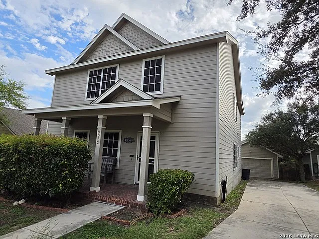 5 bed, 2.5 bath, 2600 sqft, $2,025 — Photo 1