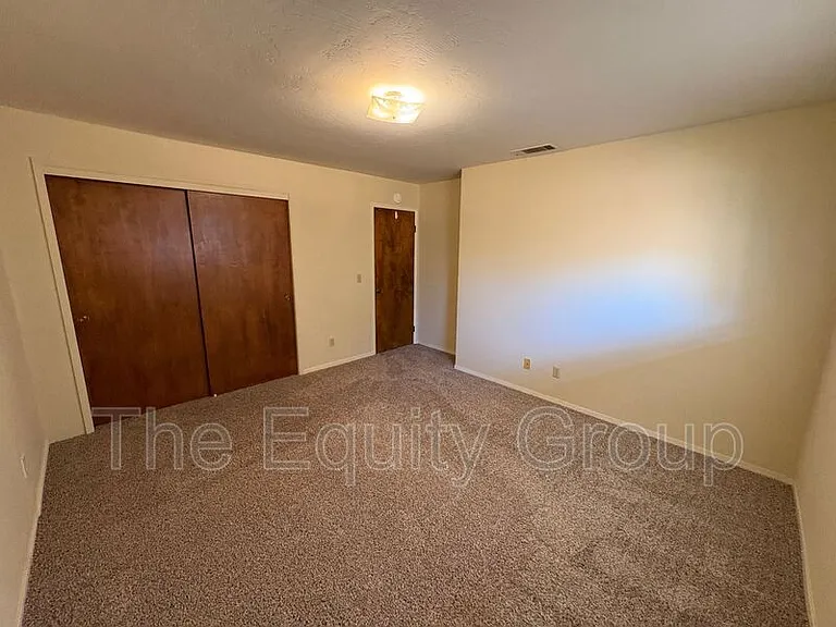 811 W Arlen Ct — Photo 7