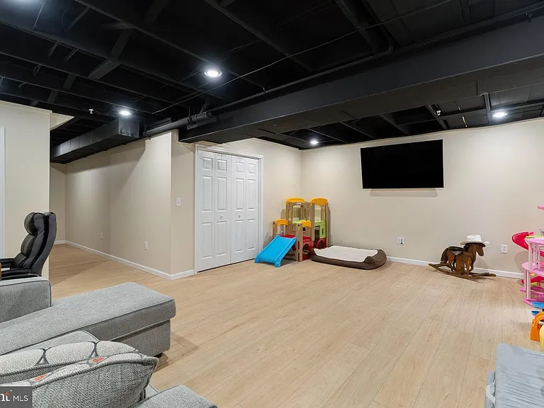537 Brookwood Dr — Photo 17
