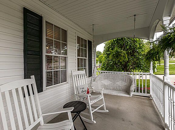 4th image of 1013 Woodland Dr