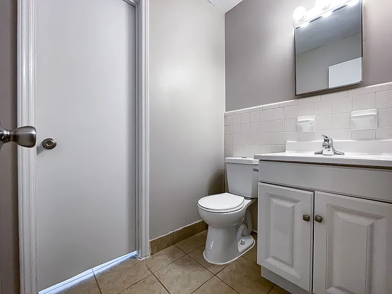 Charlotte NC Apartments For Rent | Arcadian Village | Bathroom