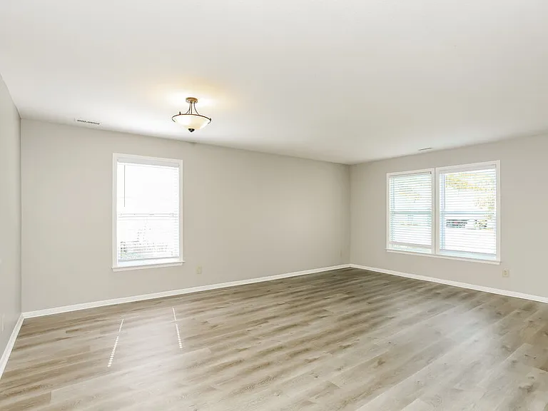 10718 Pavilion Dr — Photo 5