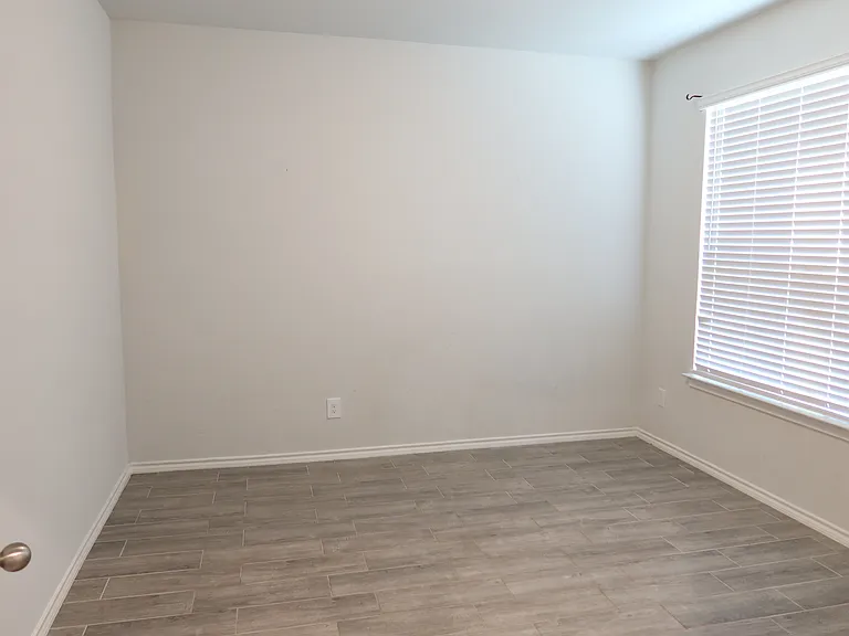 4805 Sassafras Dr — Photo 3