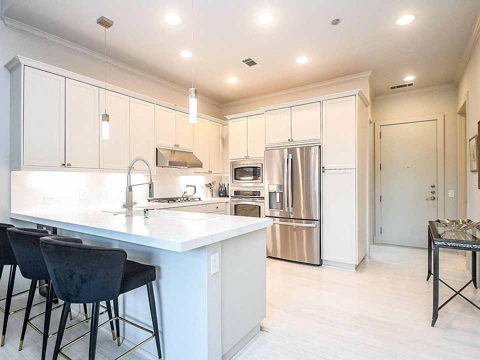 1st image of 5005 Hidalgo St Unit 209