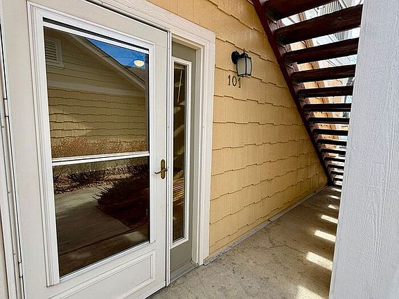 3rd image of 4675 Hahns Peak Dr Unit 101