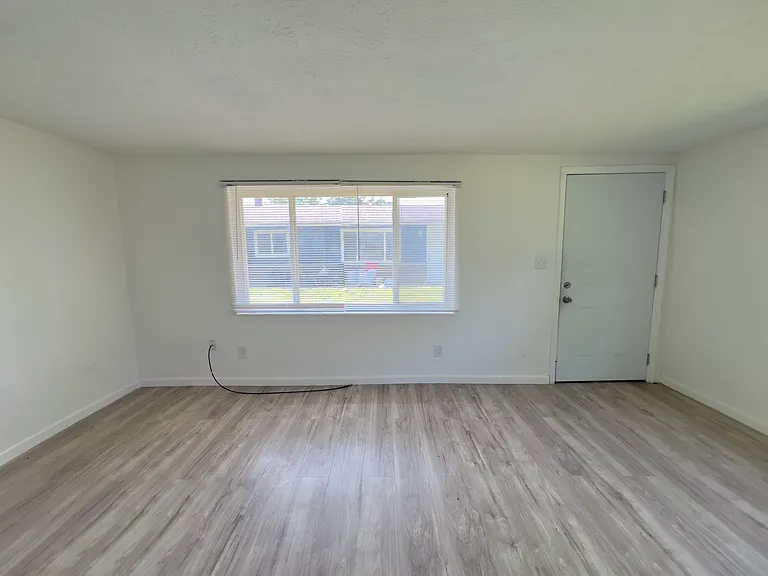 207 Roxana Ave #B — Photo 6