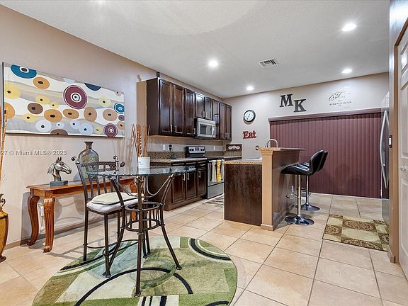 4th image of 5904 Woodlands Blvd