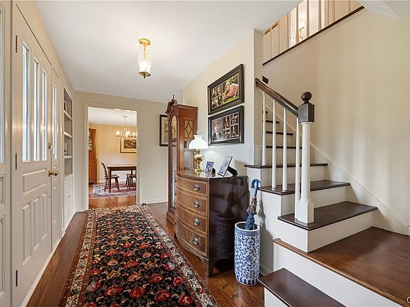 3rd image of 13 Melinda Ln