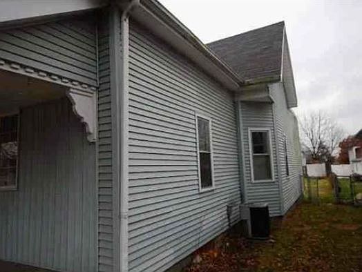 3rd image of 613 S Green St