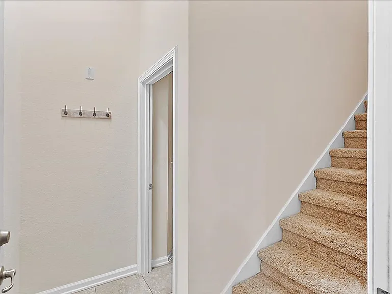 208 Larkin Pl #107 — Photo 2