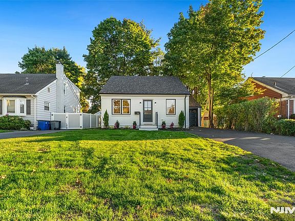 2nd image of 79 Forest Road