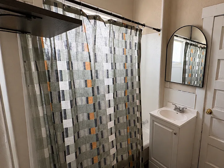 412 S 10th St #1 — Photo 9