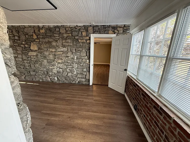 287 E Eastland St — Photo 20