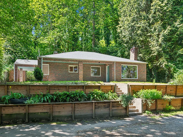 4510 SE Aldercrest Rd — Photo 1