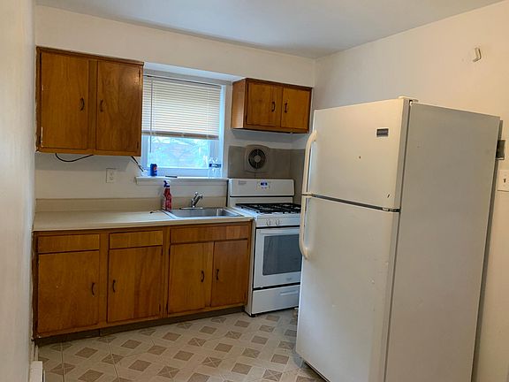 4th image of 324 Van Kirk St Floor 1