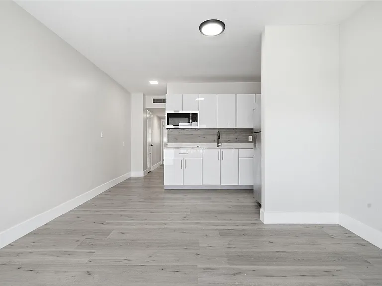 1638 Plunkett St #11 — Photo 5