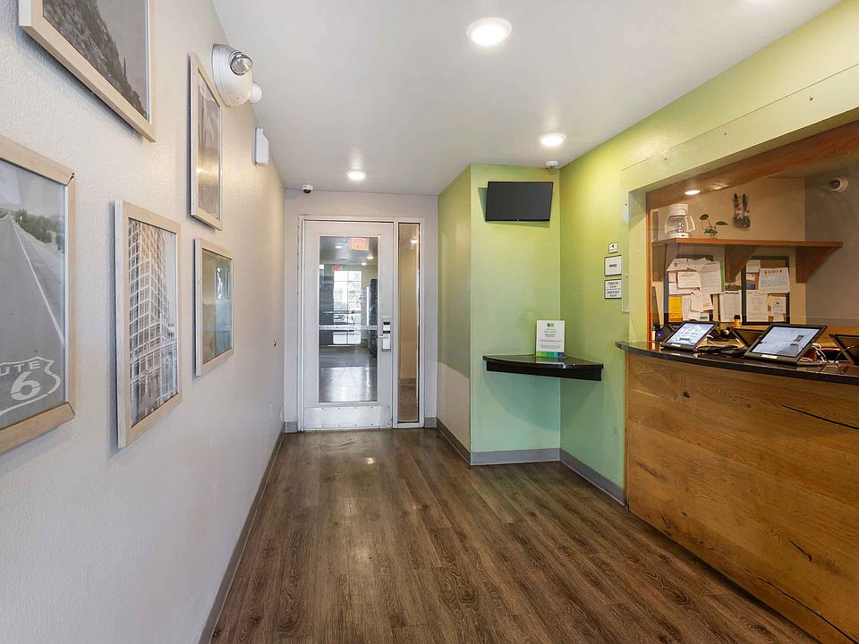Lobby and Guest Check-in