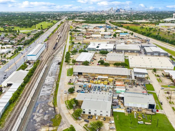1616 L And A Rd, Metairie, LA