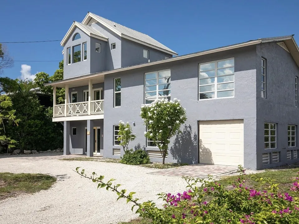 9 Blue Water Dr