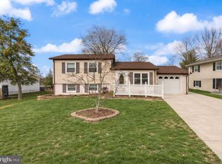 107 N Aspen Ave, Sterling, VA 20164