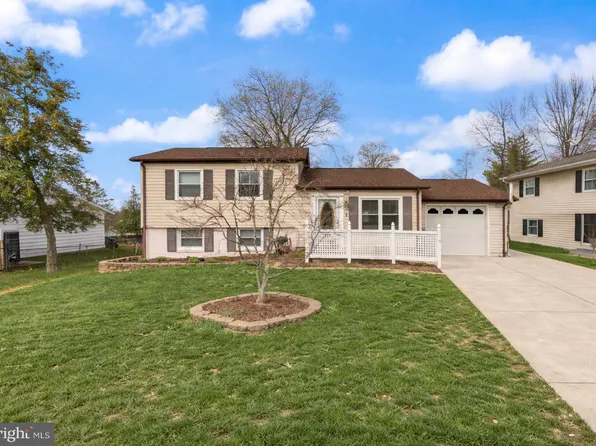 107 N Aspen Ave, Sterling, VA 20164