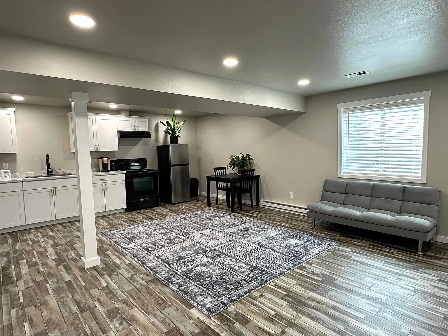 1 bed, 2020 sqft, $1,100 — Photo 2