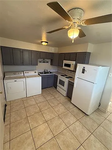 3 bed, 2.0 bath, 2484 sqft, $1,750 — Photo 3