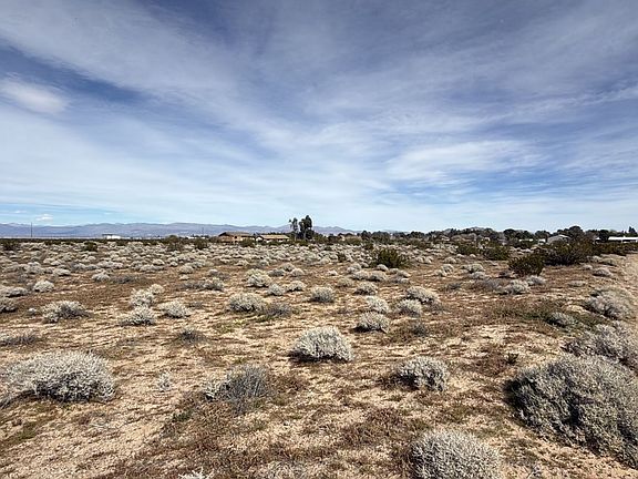 4th image of Horseshoe Ln