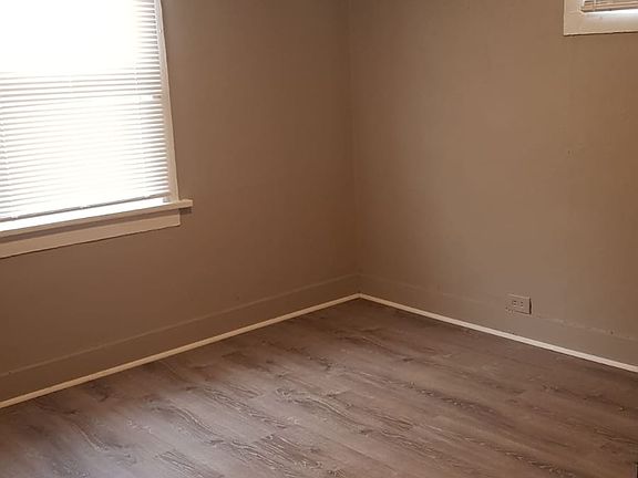 3rd image of 826 Marvin Ave #1