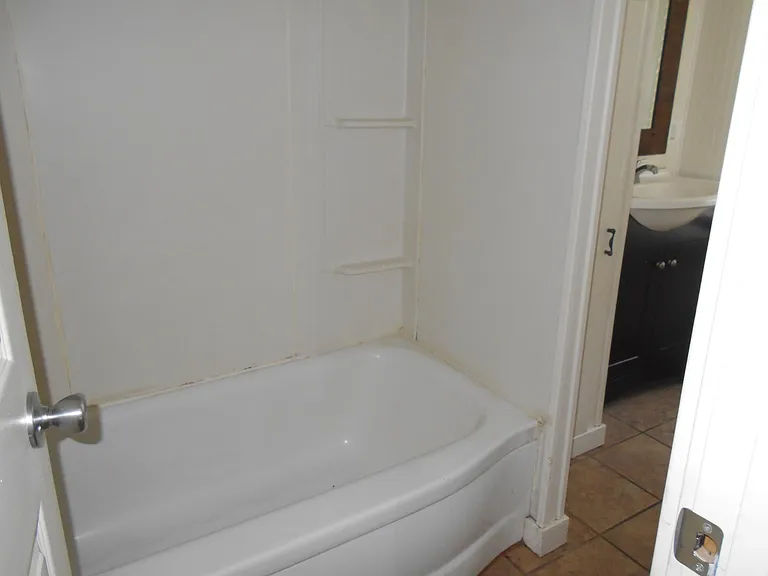 207 W 1st St #3 — Photo 3